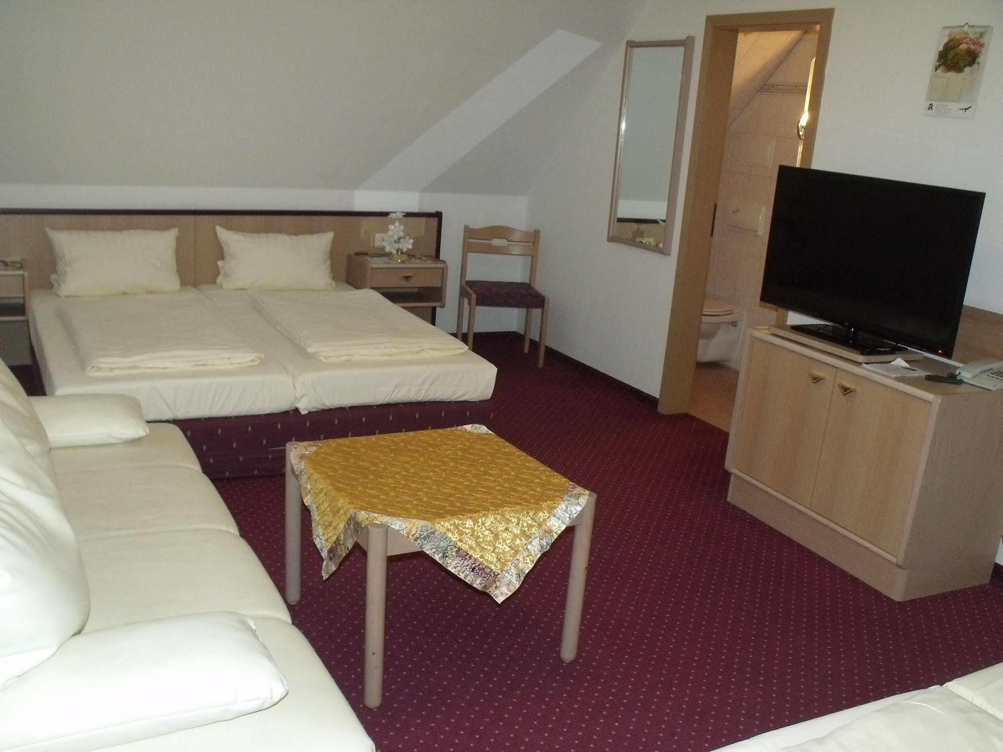 Seehotel Schorfheide Althuttendorf ภายนอก รูปภาพ